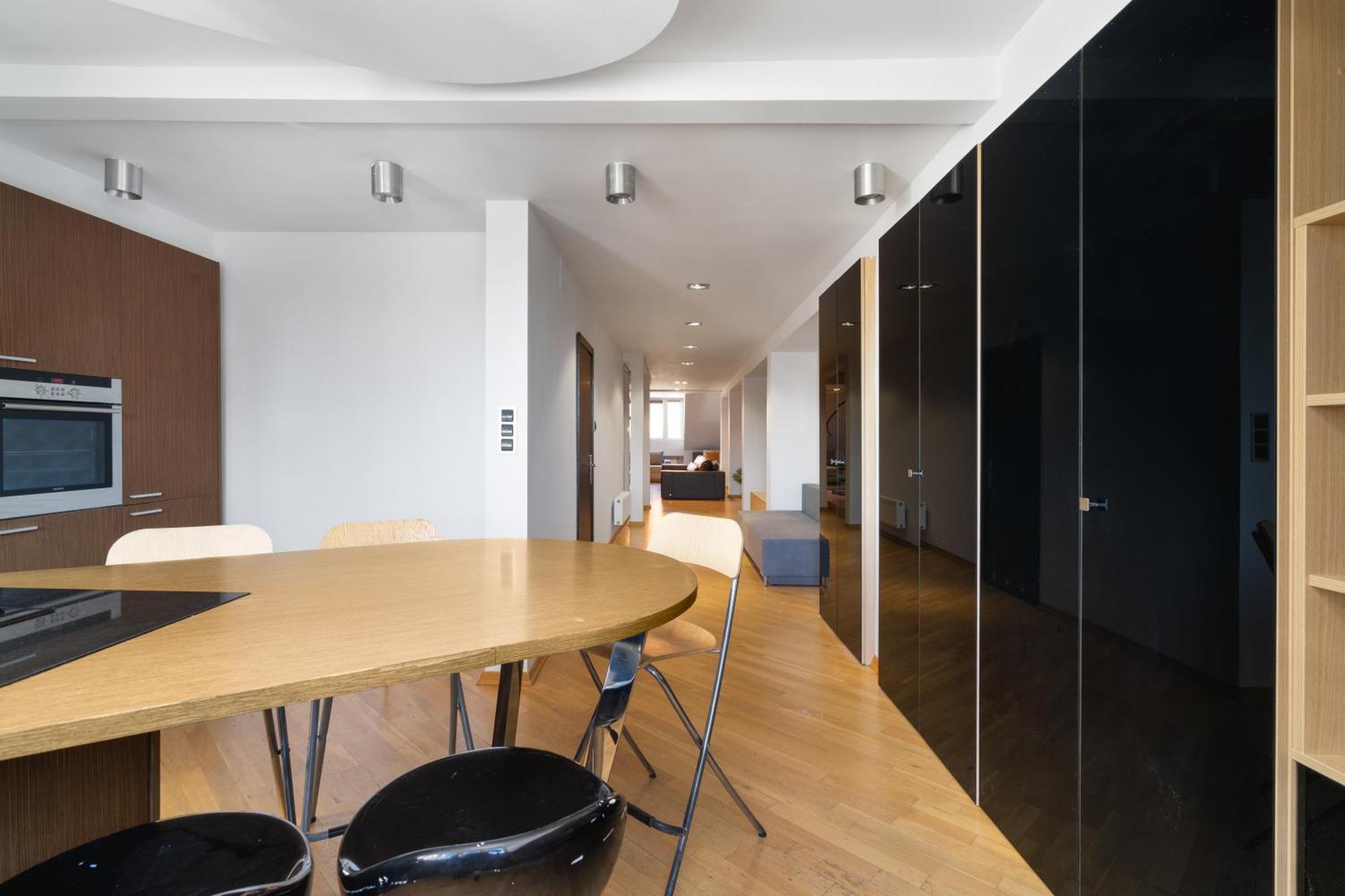 Close-golden - Huge - 13 People - 150m2 - Stare Miasto Apartment *